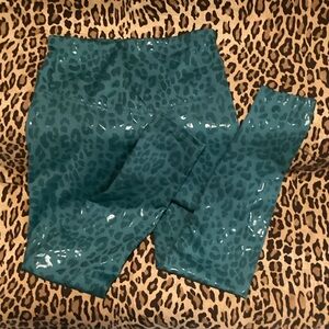 Vibrant Teal Leopard Print leggings.